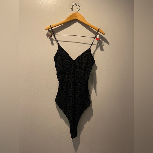 Lulus Tops - BRAND New with Tags Lulus Leopard Print Velvetly Bodysuit Size X Small